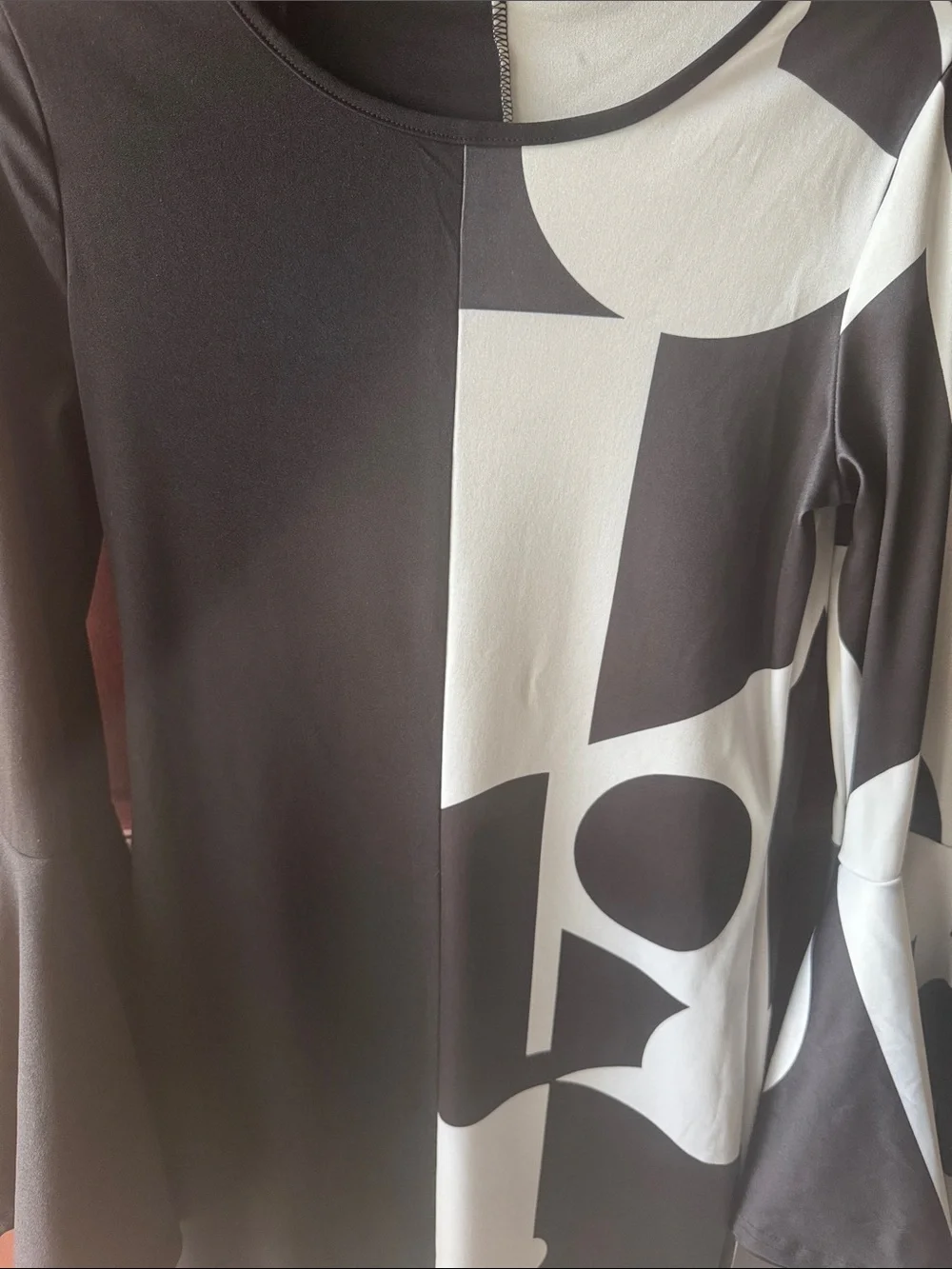 Black & White Geometric Bell Sleeve Dress size small - Picture 10 of 12